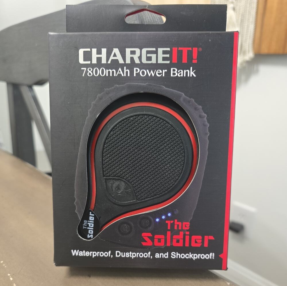 Rugged Portable Digital Power Bank The Soldier 7800 mAh - Built-in LED Lite